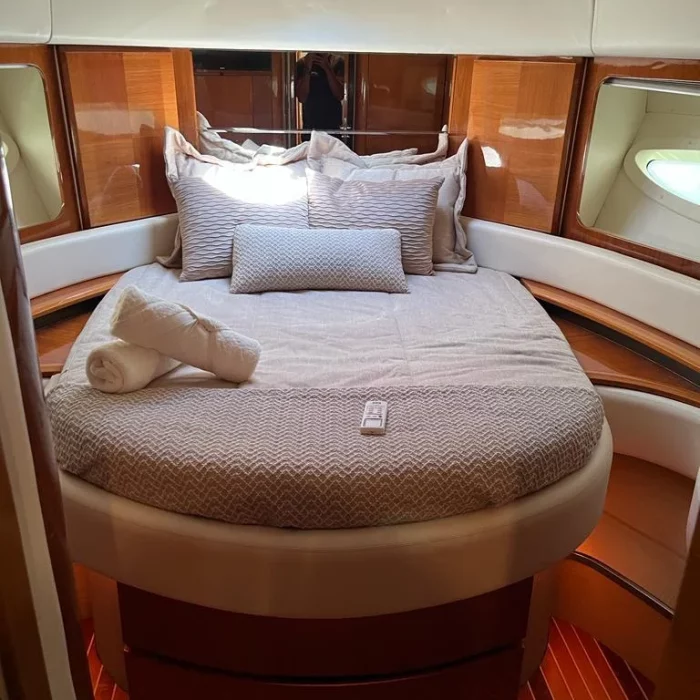 Intermarine 560 Full